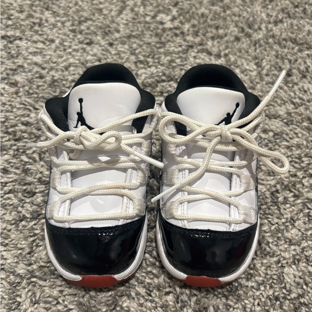 Jordan 11 Retro Low Concord Bred size 6c